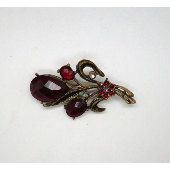 Vintage Floral Brooch 2" Red Faceted Lucite Gems Pin Antique Gold Tone Setting - Picture 4 of 10